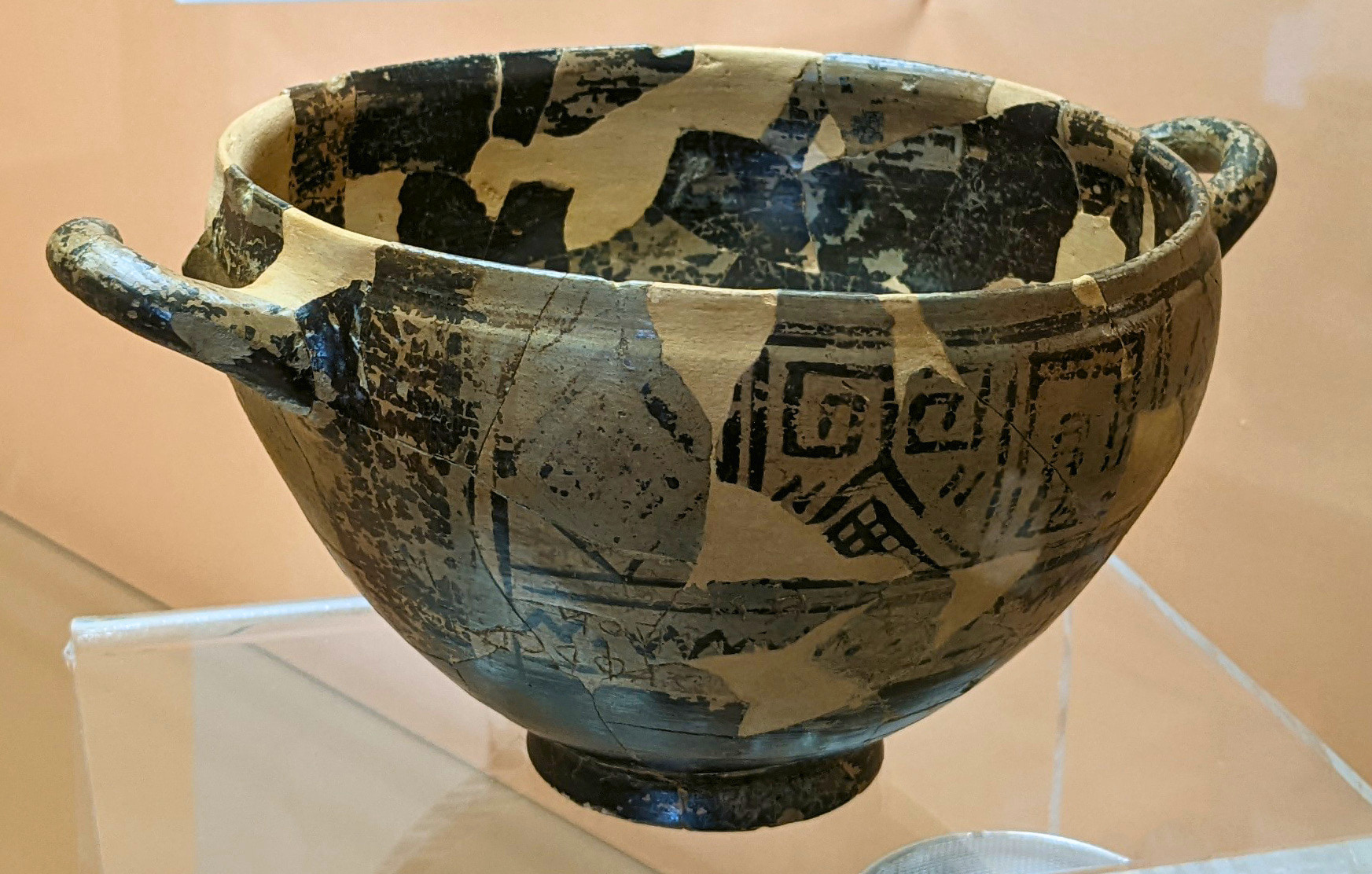 Reggio calabria mostra Coupe de Nestor musee Archeologique de Pithecusae Foto di Zde Wikimedia Commons CC BY SA 4.0 - Arte greca antica, Italia e Grecia insieme per una grande mostra - 5 Reggio calabria mostra Coupe de Nestor musee Archeologique de Pithecusae Foto di Zde Wikimedia Commons CC BY SA 4.0 - Meraviglie di Calabria - 4