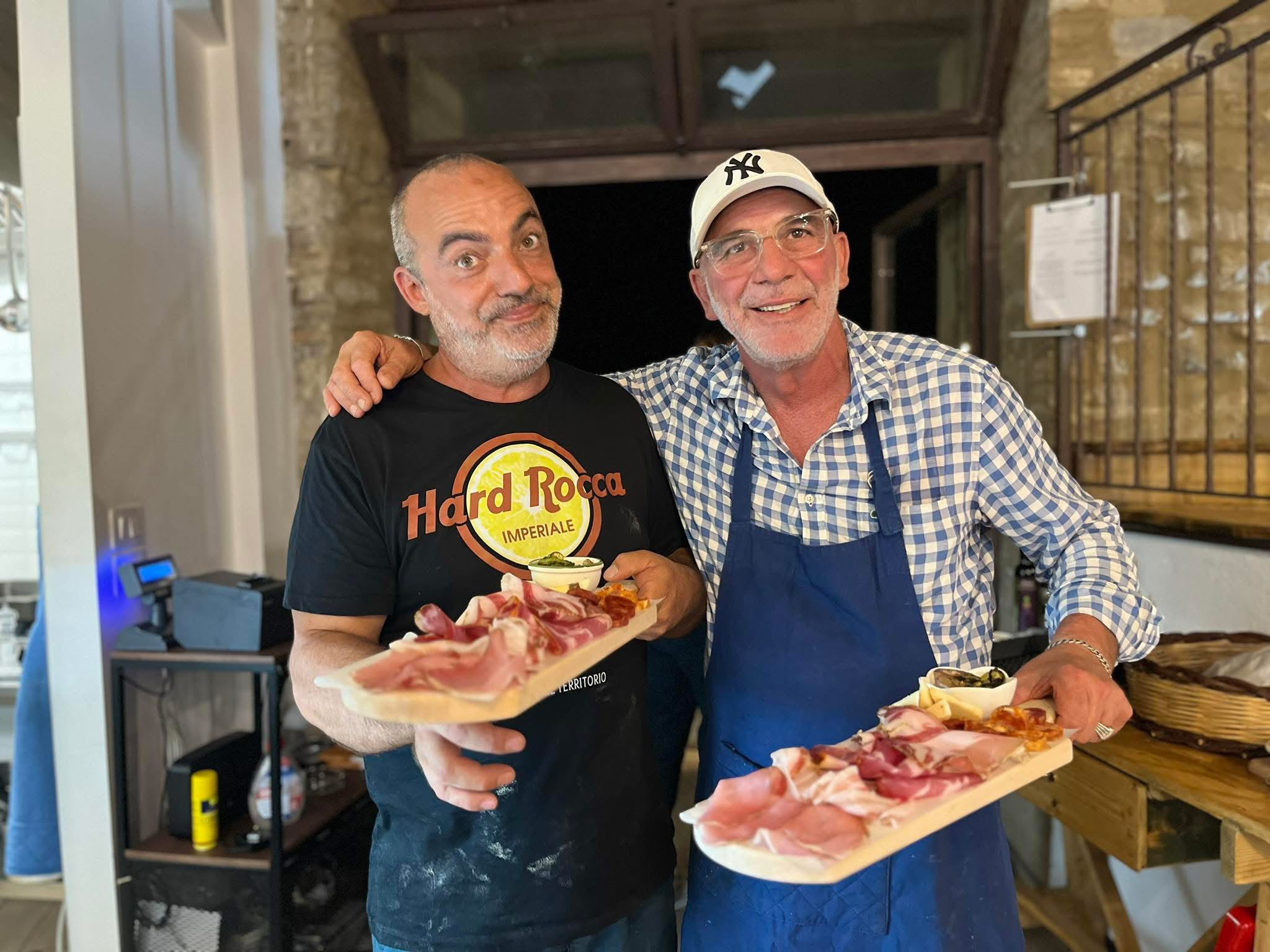 Enzo Arcuri sinistra Cosimo BIanco destra Ferrovie Calabro Lucane - Cresce l'Alleanza Slow Food, nuovo ingresso a Rocca Imperiale - 3 Enzo Arcuri sinistra Cosimo BIanco destra Ferrovie Calabro Lucane - Meraviglie di Calabria - 2