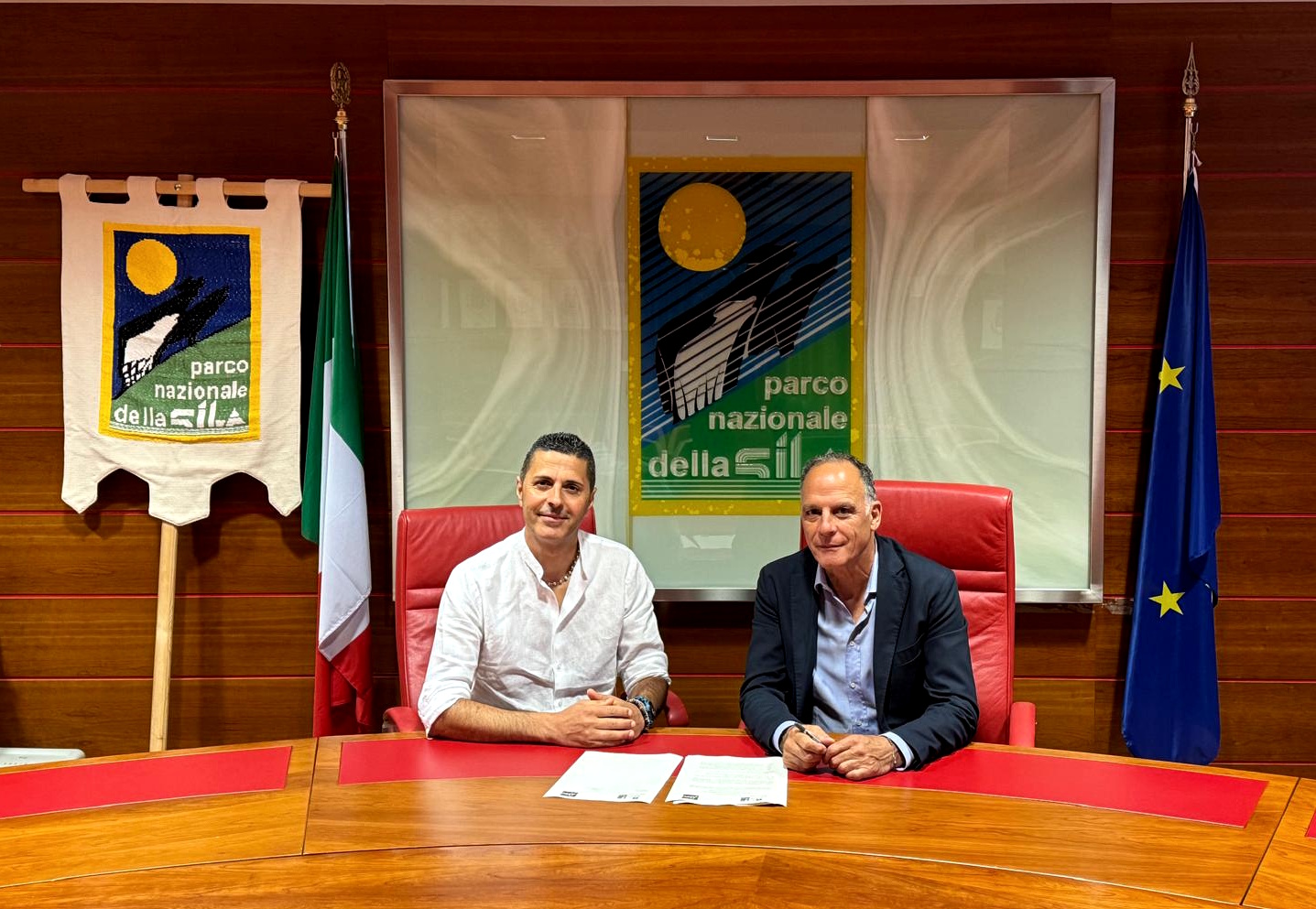 LIPU Il direttore del Parco Ilario Treccosti con il coord. GLC Sila Gianluca Congi - Il Parco della Sila e la LIPU rinnovano il patto per la tutela dell'avifauna - 7 LIPU Il direttore del Parco Ilario Treccosti con il coord. GLC Sila Gianluca Congi - Meraviglie di Calabria - 6