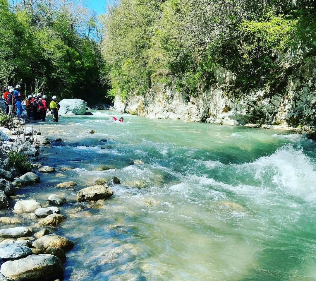 Lao rafting ph ciclovia dei parchi - Fuga dall’afa in Calabria, ecco le riserve fluviali dove trovare refrigerio - 33 Lao rafting ph ciclovia dei parchi - Meraviglie di Calabria - 32