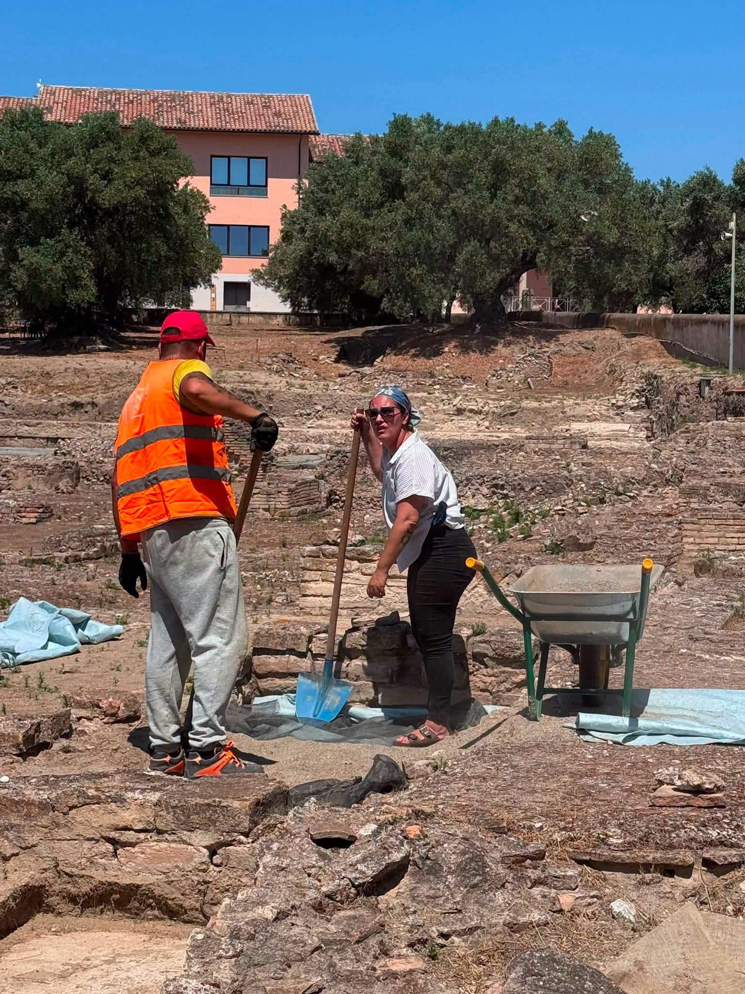 Scolacium pavimenti 2026 2 - Scolacium, nel Foro Romano tornano alla luce pavimenti preziosi - 9 Scolacium pavimenti 2026 2 - Meraviglie di Calabria - 8