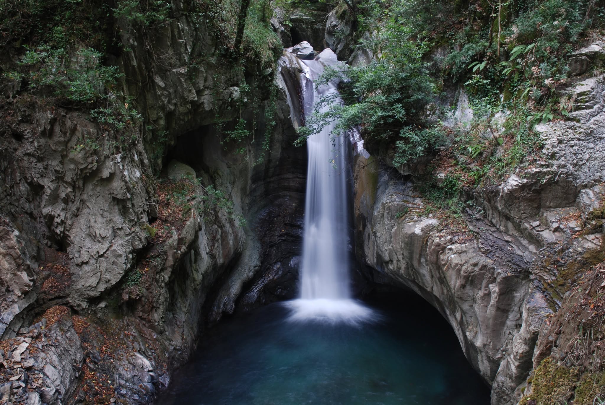 fiume argentino cascata ph francesco bevilacqua - Fuga dall’afa in Calabria, ecco le riserve fluviali dove trovare refrigerio - 3 fiume argentino cascata ph francesco bevilacqua - Meraviglie di Calabria - 2