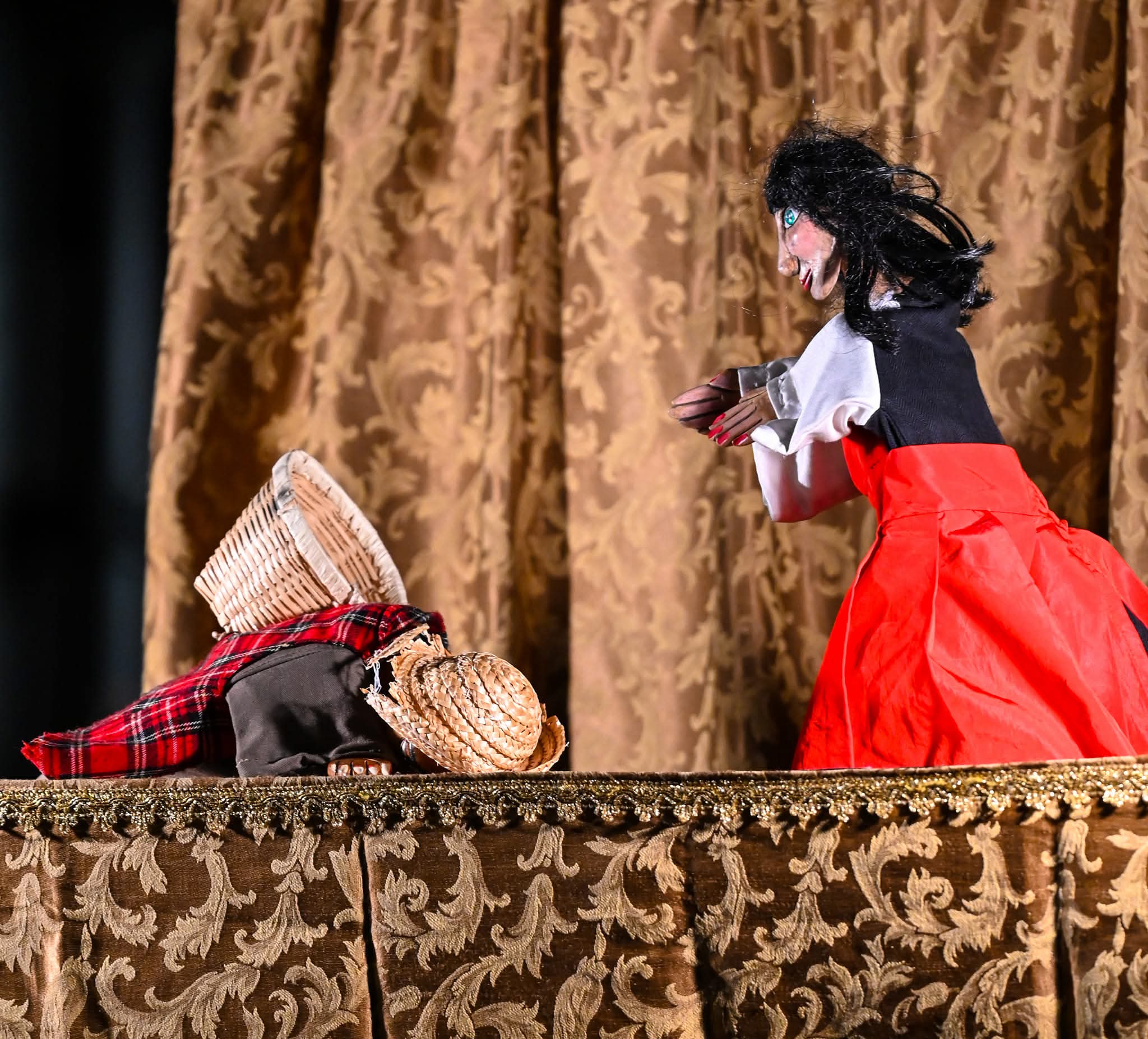 Angelo Gallo ZZICRAPU 1 - Zampalesta e lo Zzicrapu, i burattini di Angelo Gallo al Capo Arte Teatro - 3 Angelo Gallo ZZICRAPU 1 - Meraviglie di Calabria - 2