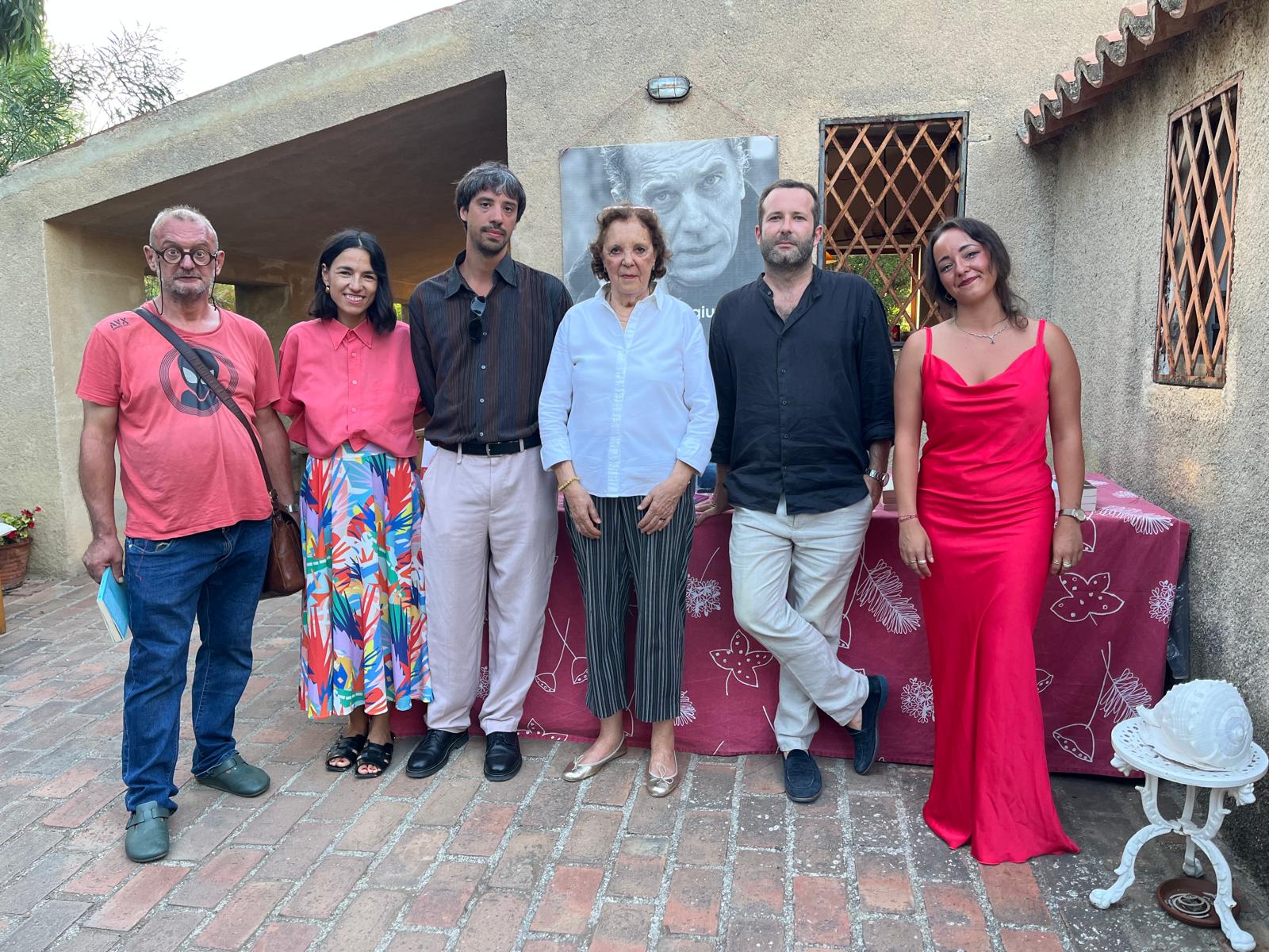 Casa Berto Antonia Berto e i cinque finalisti del Premio Berto 2026 da sx Nikolaj Gory Marina Zucchelli Gabriele Cavallini Antonia Berto Giulio Silvano Beatrice Pera - Meraviglie di Calabria - 4