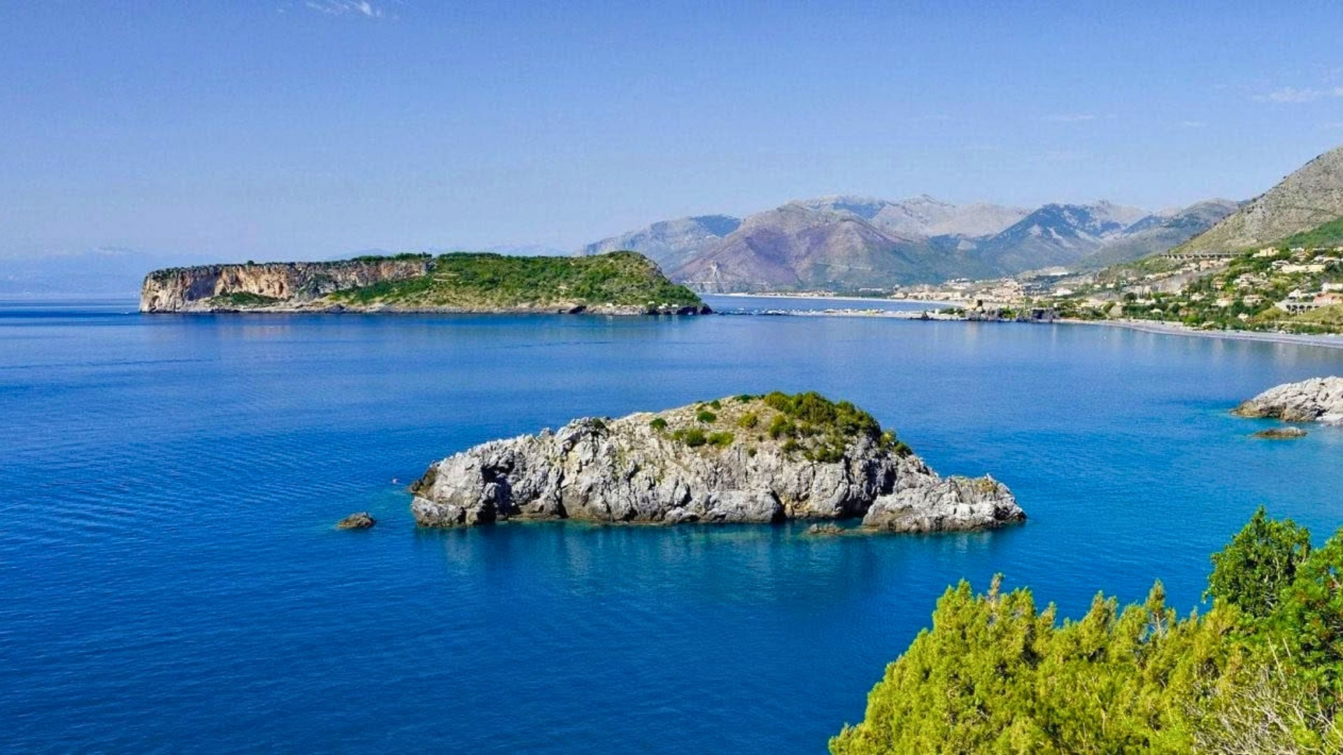 Praia a Mare, la Madonna della Grotta nei fondali dell’Isola Dino