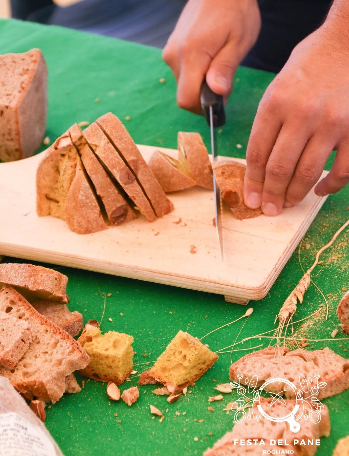 rogliano festa del pane 1 a - Festa del Pane a Rogliano, sul palco i Modena City Ramblers - 5 rogliano festa del pane 1 a - Meraviglie di Calabria - 4