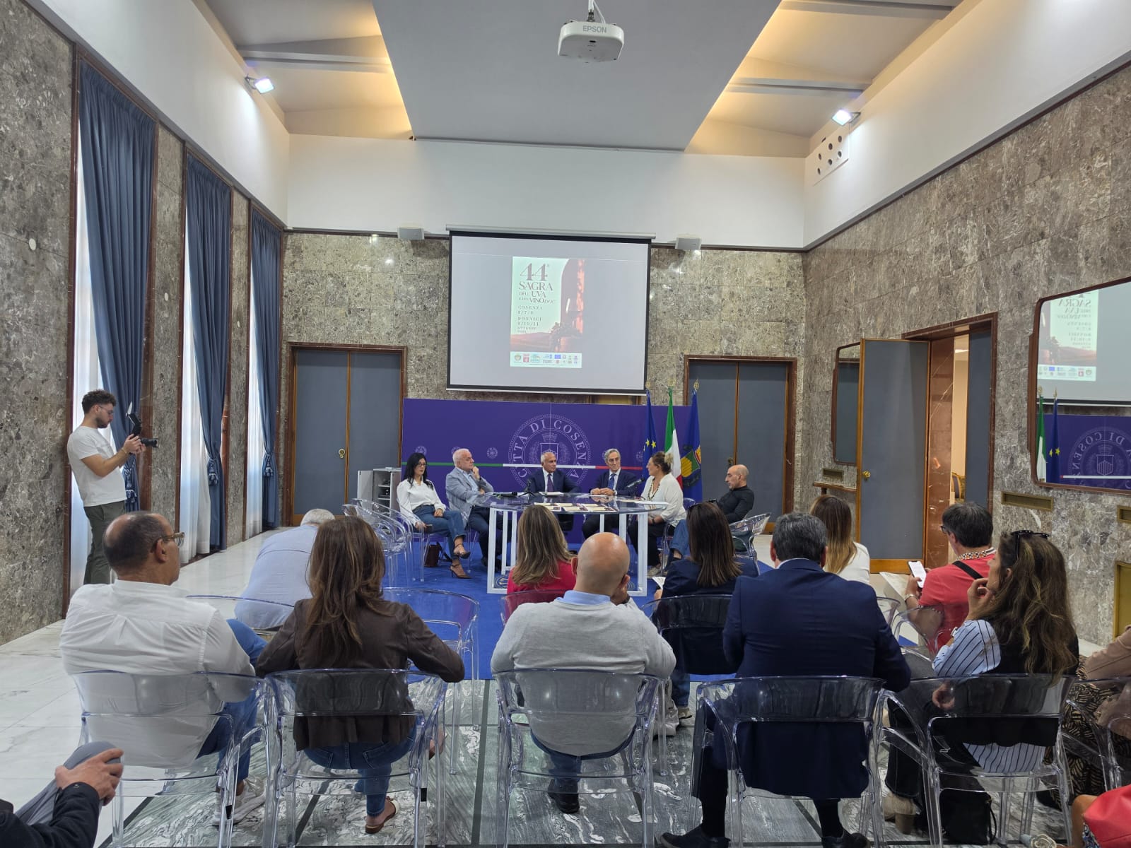 sagra uva e vino cosenza donnici conferenza stampa 1 - Sagra dell'uva e del vino, la festa raddoppia: primo assaggio a Cosenza - 11 sagra uva e vino cosenza donnici conferenza stampa 1 - Meraviglie di Calabria - 10