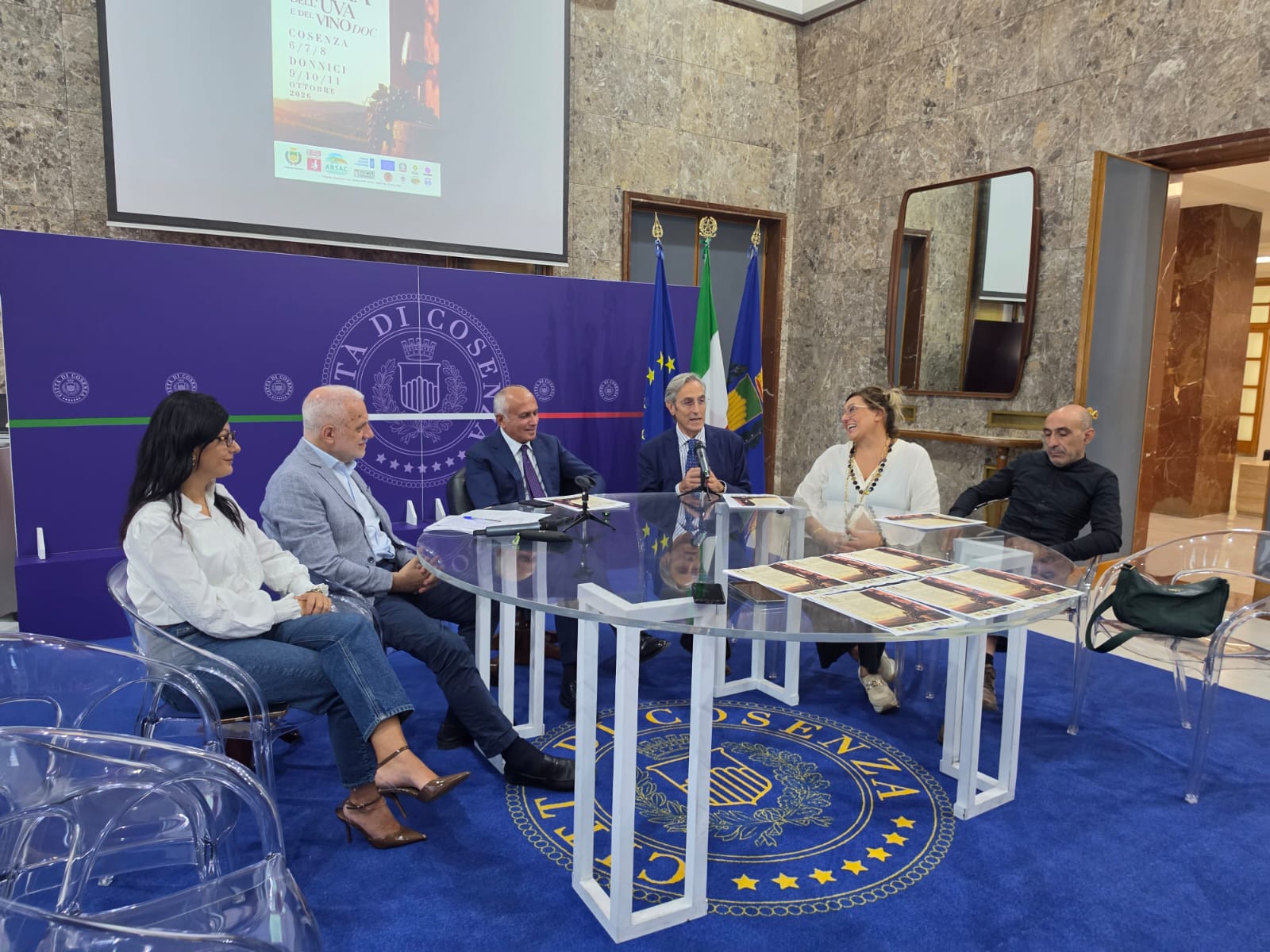 sagra uva e vino cosenza donnici conferenza stampa 2 - Sagra dell'uva e del vino, la festa raddoppia: primo assaggio a Cosenza - 13 sagra uva e vino cosenza donnici conferenza stampa 2 - Meraviglie di Calabria - 12